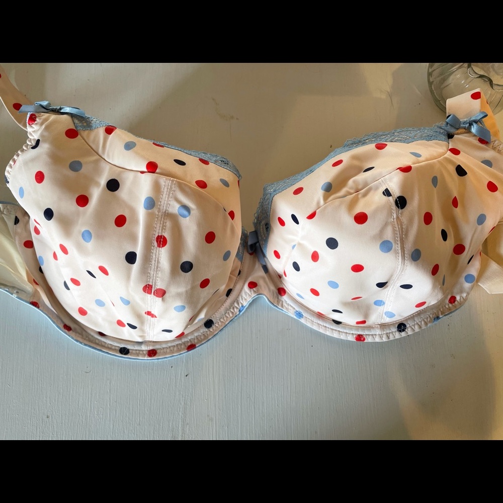 Good condition bravissimo 32HH polka dot bra
